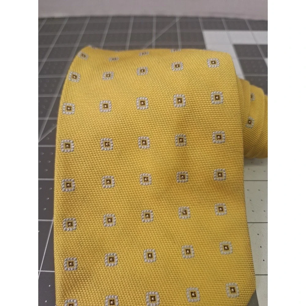 Vintage Brooks Brothers Makers‎ Yellow Silk Geometric Pattern Neck Tie USA Made